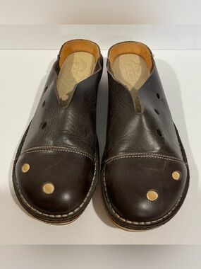 NWOT…PEJECT..Leather clogs